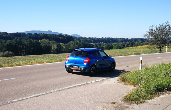 Seat Leon TSI TSI tar över det vänstra körfältet med vår PowerBox Läs mer