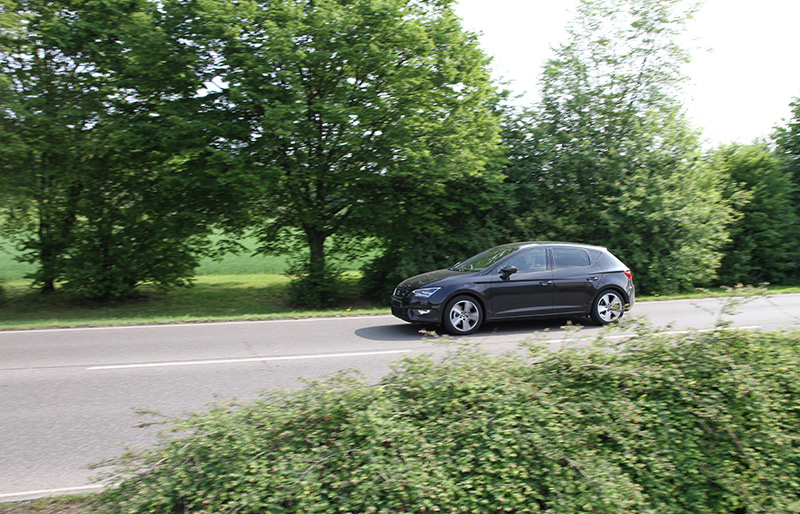 Seat Leon TSI TSI tar över det vänstra körfältet med vår PowerBox