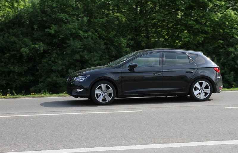 Seat Leon TSI TSI tar över det vänstra körfältet med vår PowerBox